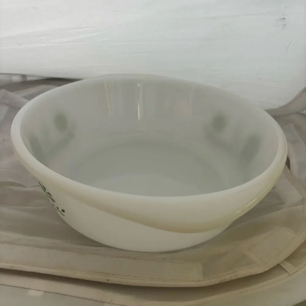 Glasbake Green Daisy J-2600 Milk Glass 1 1/2 QT Casserole Dish 1970’s